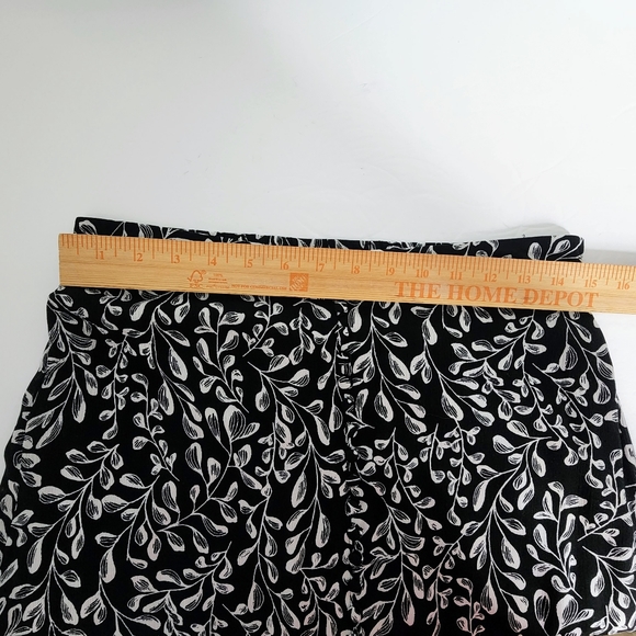 J. Jill Black and White Midi Skirt, A Line Sz XS Floral w Elastic Waist and Slit - Picture 13 of 13